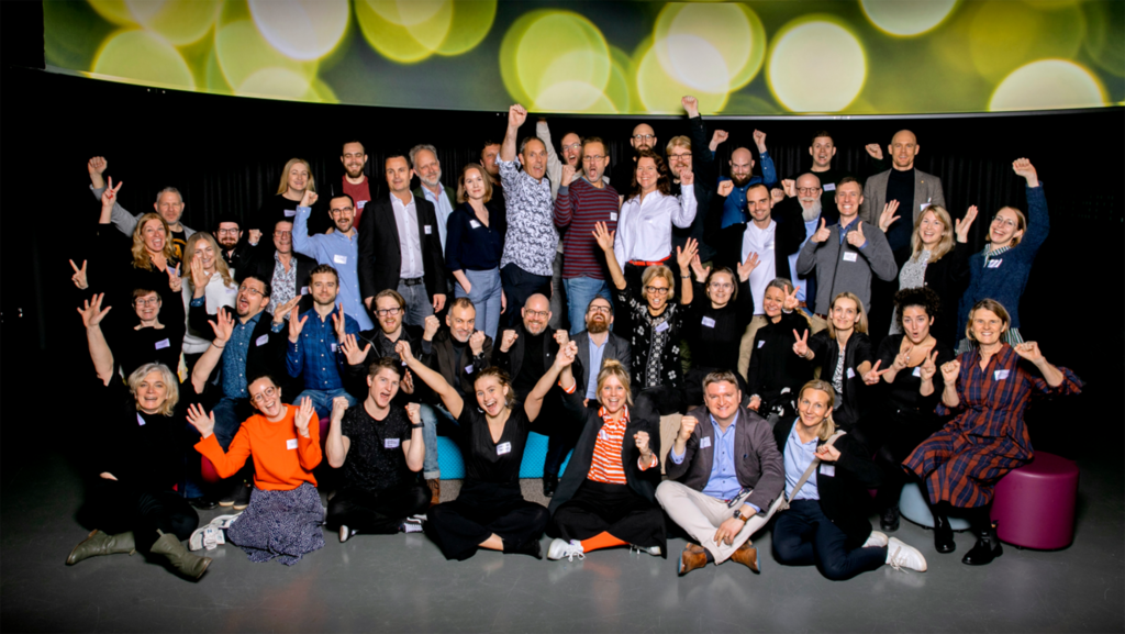 Gruppbild på alla deltagare i projektet Virtual Gothenburg Lab